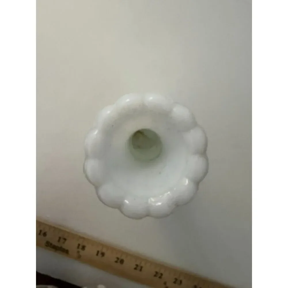 Vtg. White milk glass buds vase 9